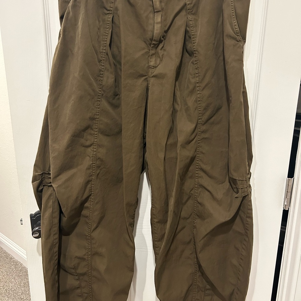 GAP Lightweight Barrel Cropped Pants